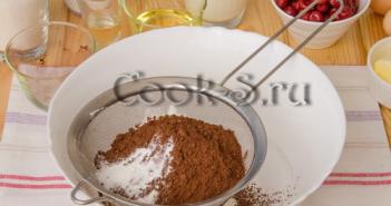 Кулинарные рецепты и фоторецепты Кекс с вишней и шоколадом выложенными слоями