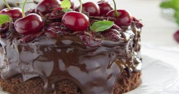 Как украсить торт фруктами: советы и рекомендации по украшению домашней выпечки Как украсить торт вишней домашних условиях